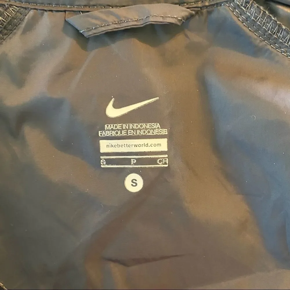 Lightweight Nike jacket size small